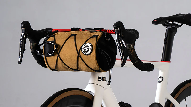 Смотреть видеообзор Сумка для велосипеда Ulac Coursier GT PRO Neo Porter Handlebar Bag Black