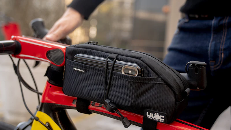 Смотреть видеообзор Сумка для велосипеда Ulac Trekking Max Top Tube Bag Stealth